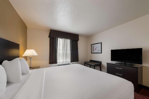  Best Western Salinas Valley Inn & Suites image 1